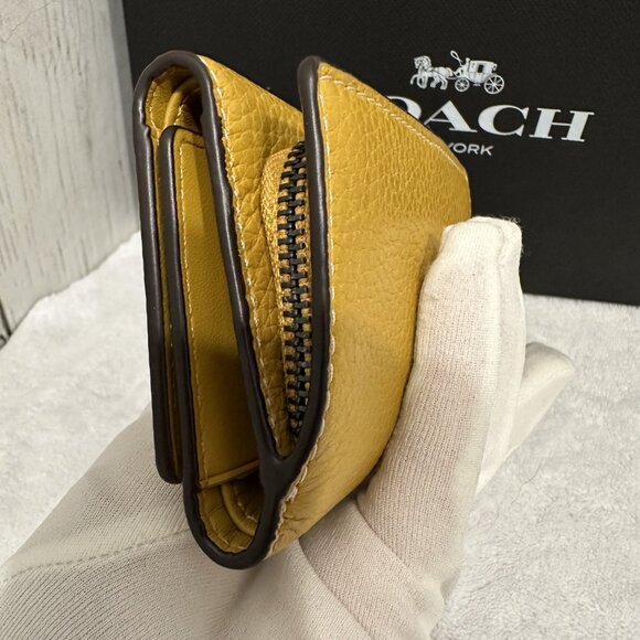 NWT! COACH Micro Wallet - Picture 2 of 6